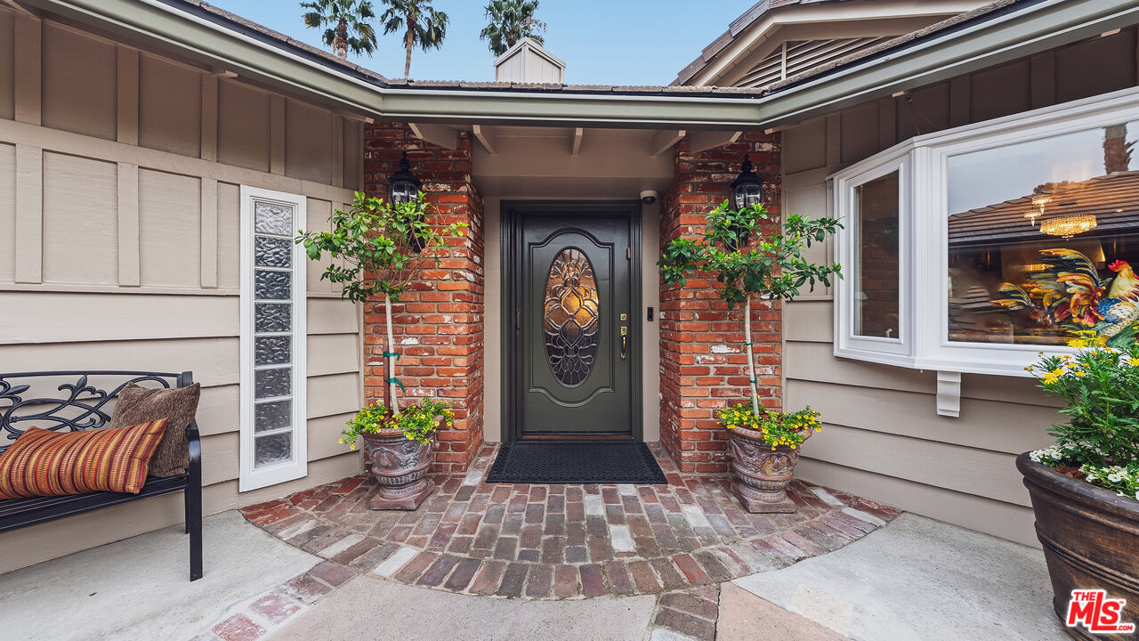 1910 Las Flores Dr