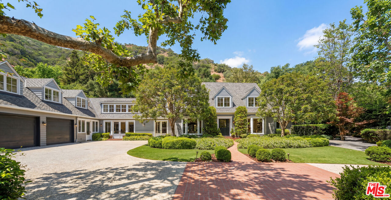 2600 Mandeville Canyon Rd