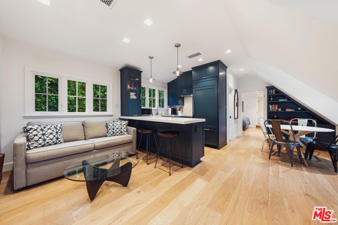 2600 Mandeville Canyon Rd
