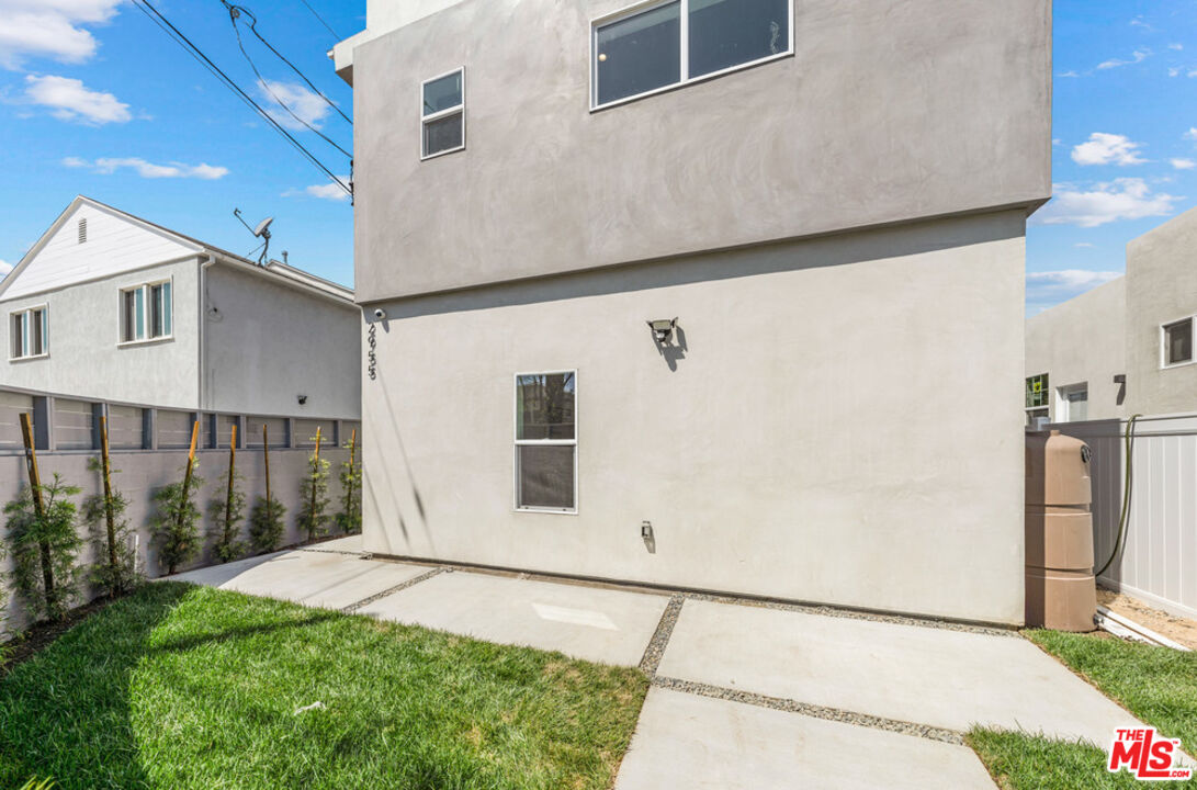 2957 Midvale Ave