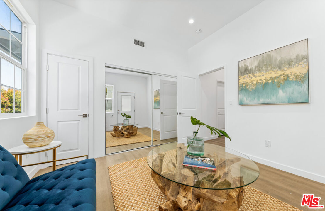 2957 Midvale Ave