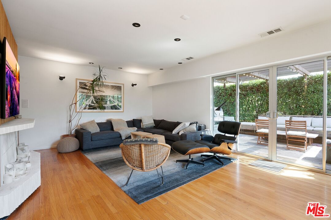1666 S Curson Ave