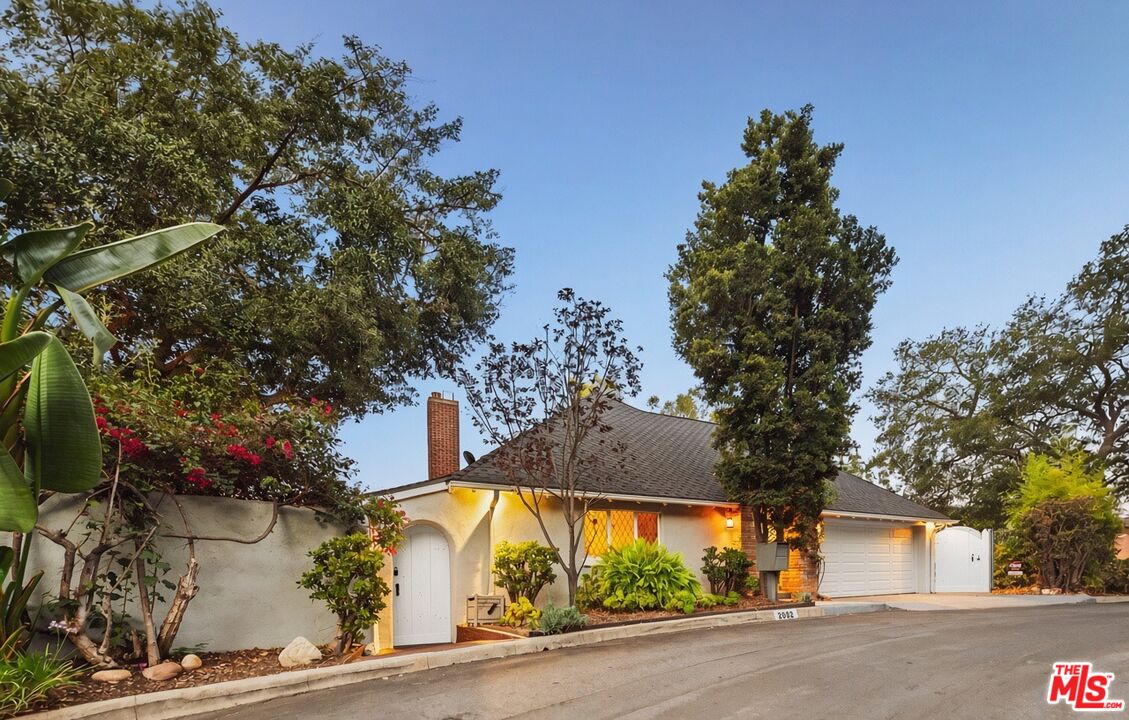 2882 Belden Dr
