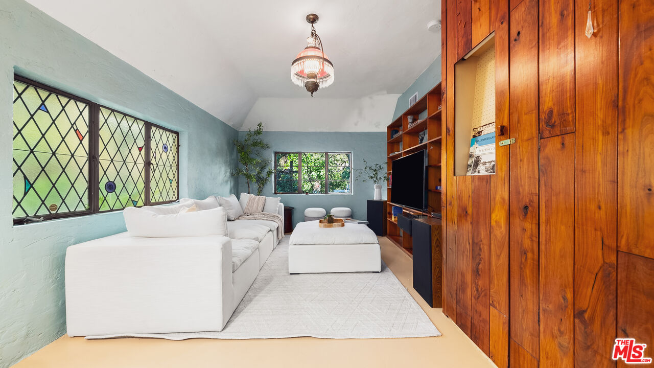 2882 Belden Dr