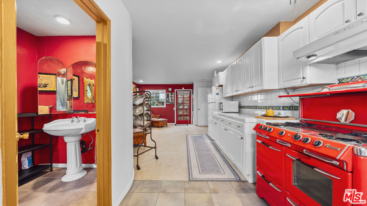 2882 Belden Dr