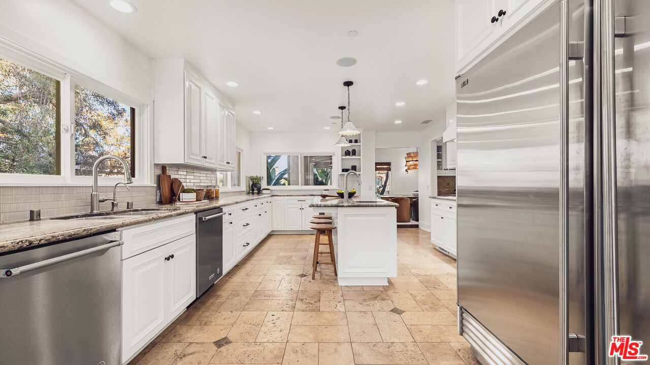 233 Marguerita Ave