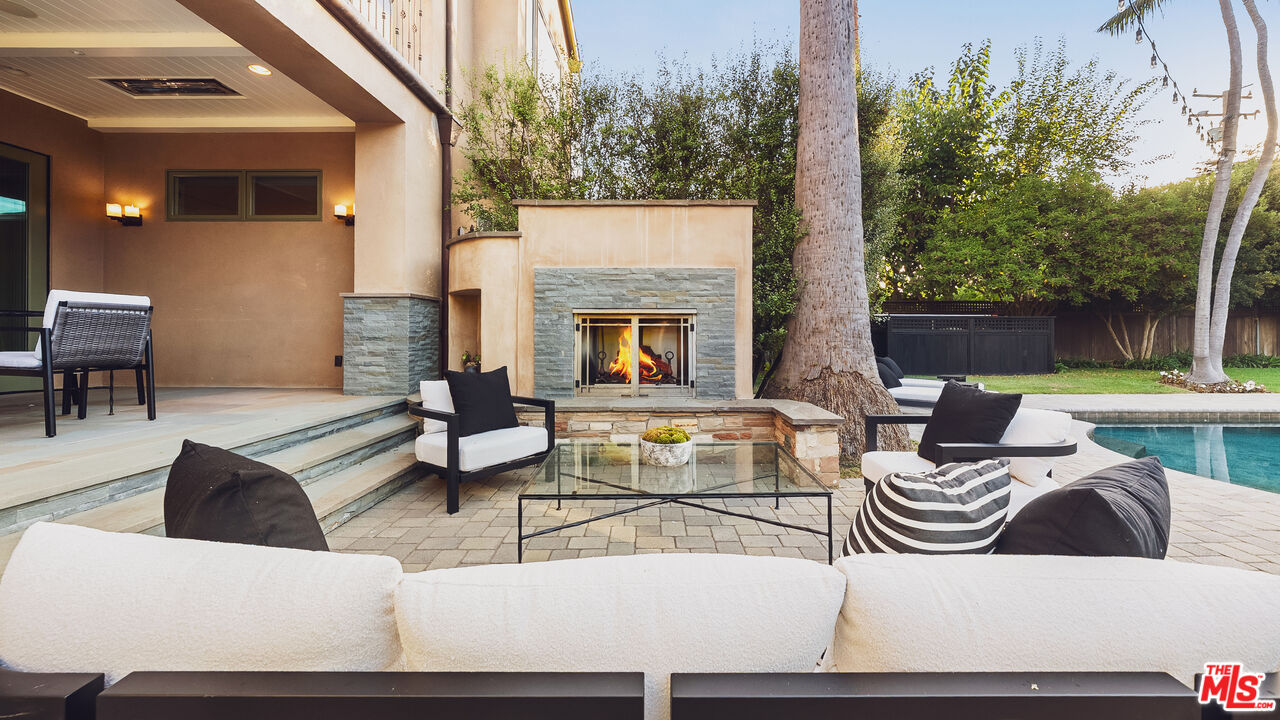 233 Marguerita Ave