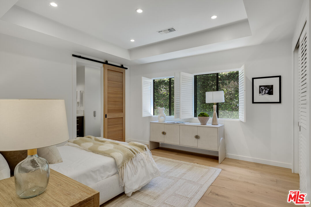 521 Loring Ave
