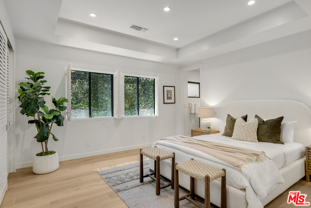 521 Loring Ave