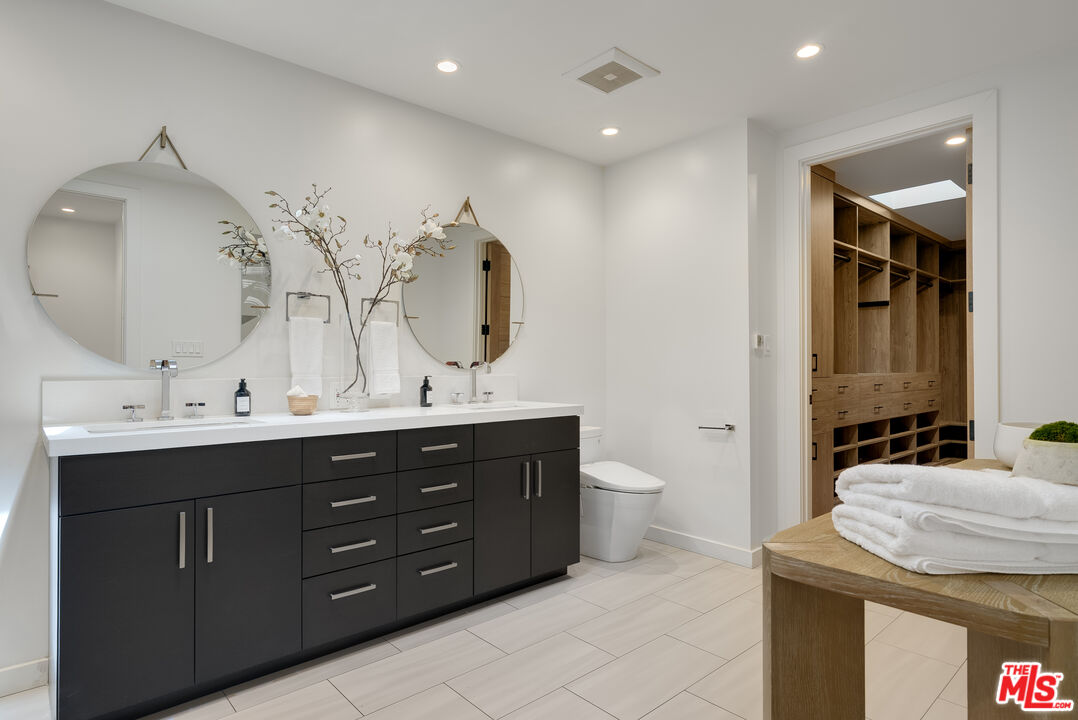 521 Loring Ave