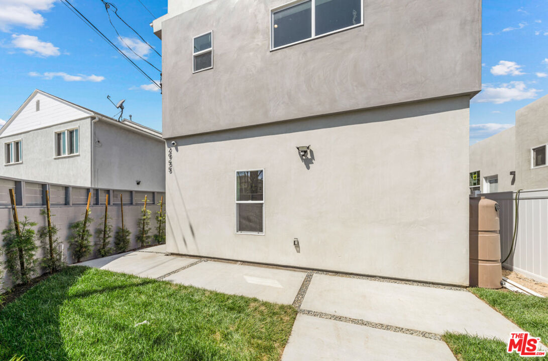 2955 Midvale Ave