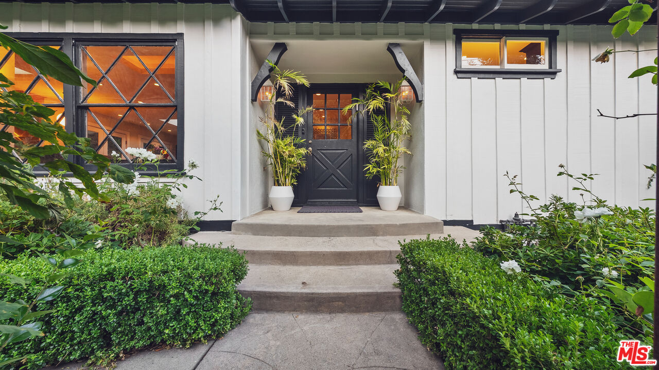 3440 Mandeville Canyon Rd