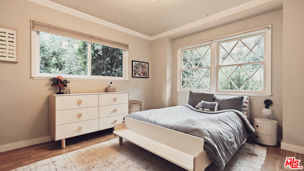 3440 Mandeville Canyon Rd