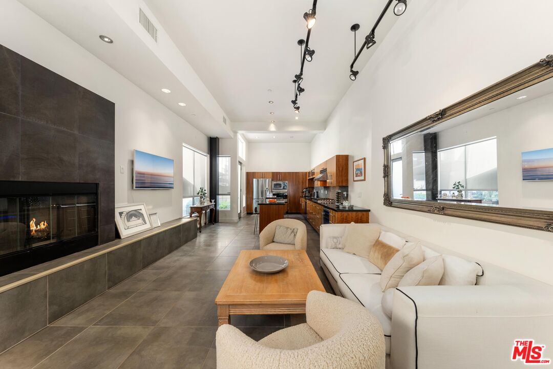 852 10th St Unit: 4