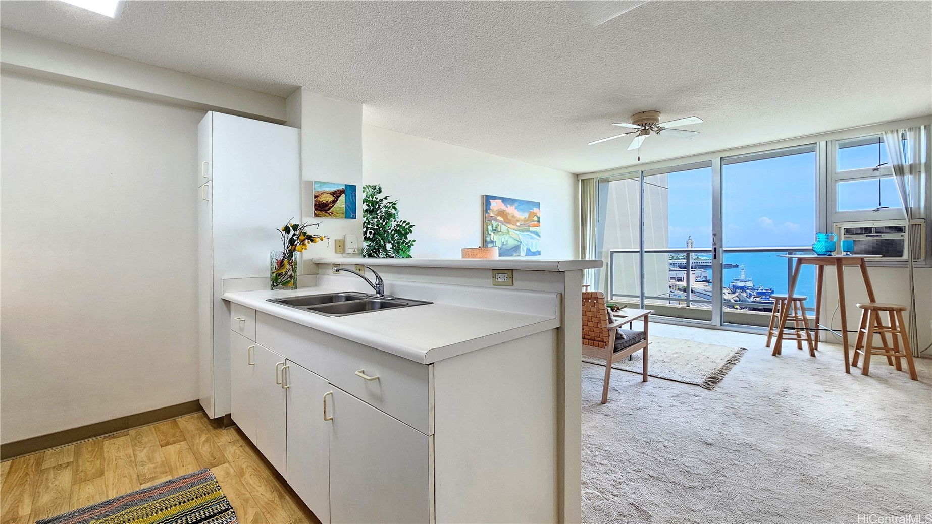 215 N King Street 1605