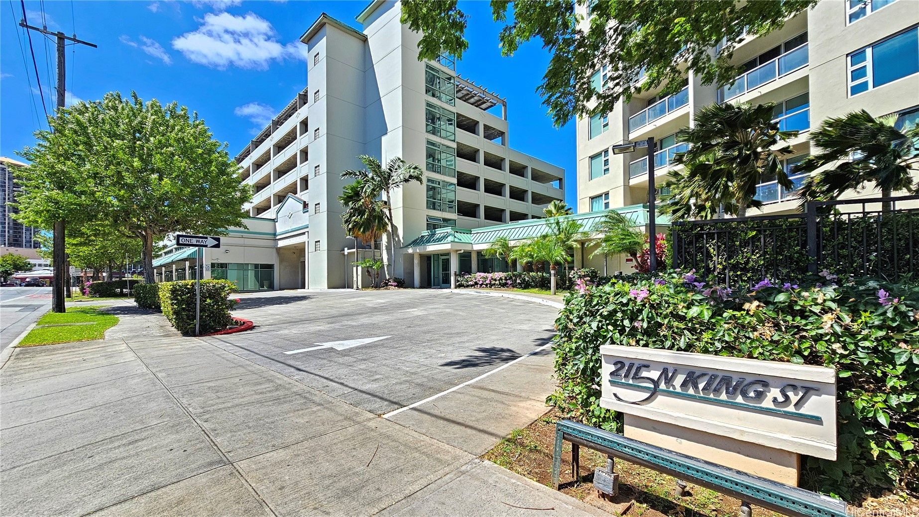 215 N King Street 1605