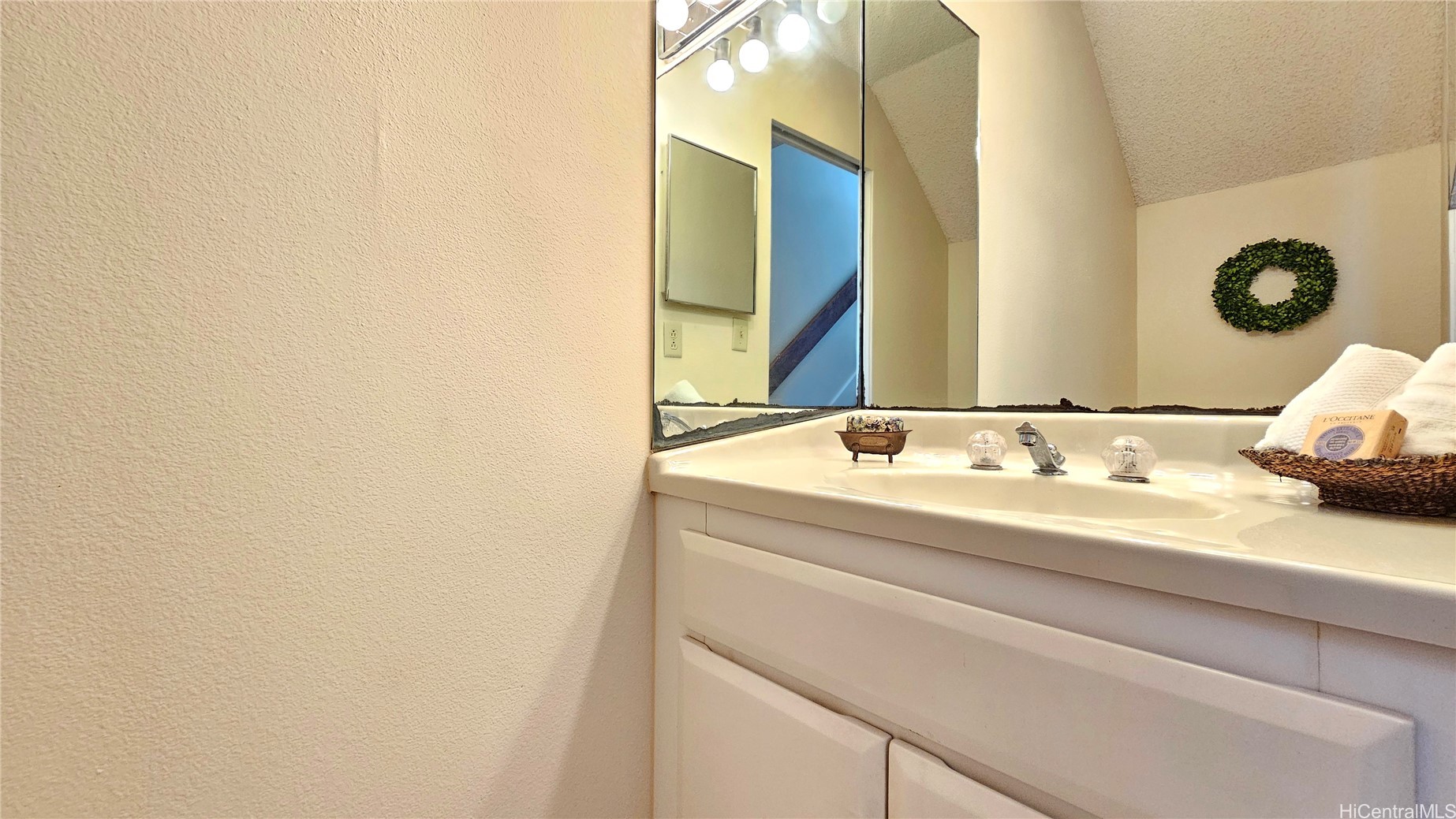 98-1451 Kaahumanu Street B
