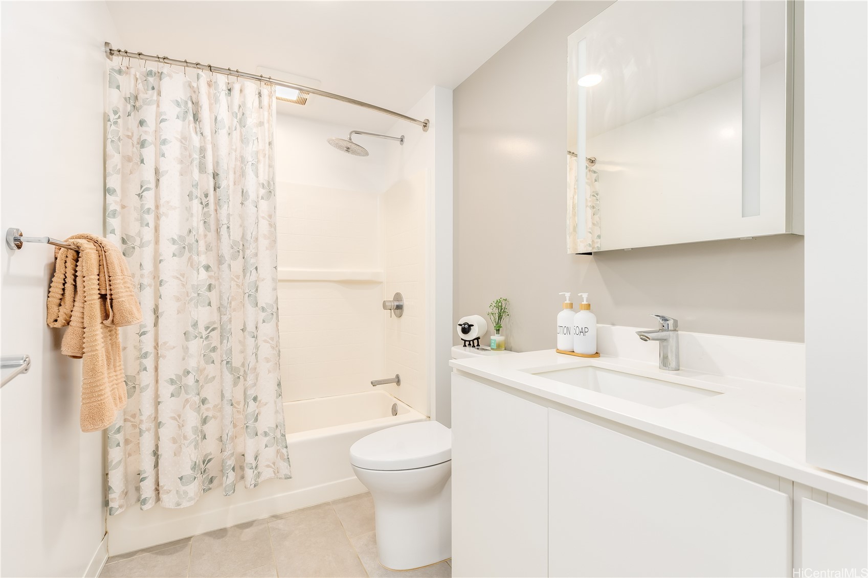 987 Queen Street 3907
