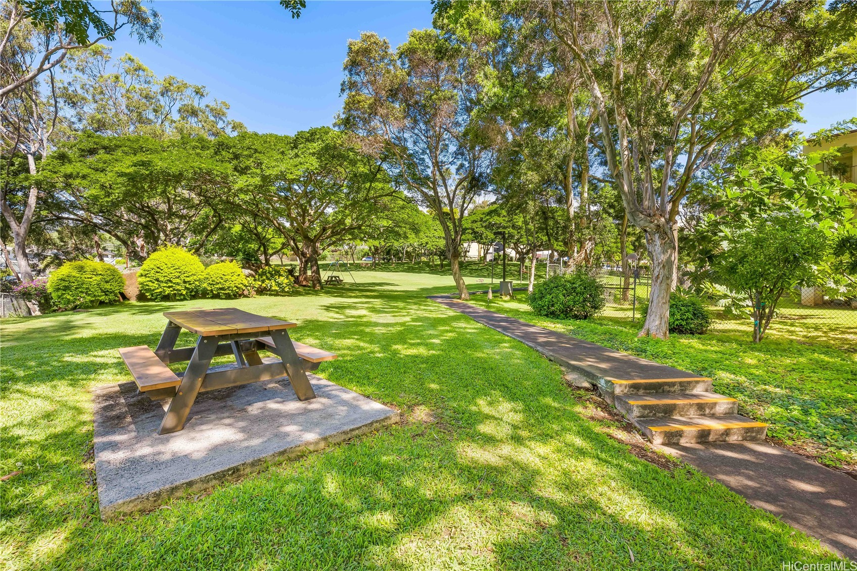 3138 Waialae Avenue 413