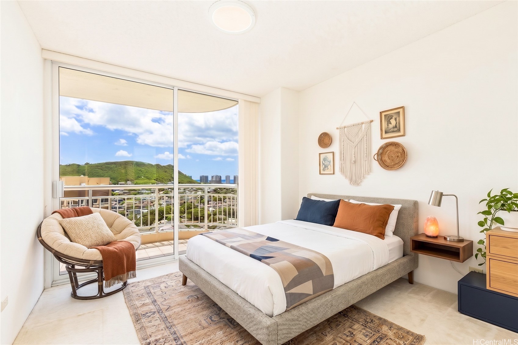 2047 Nuuanu Avenue 2202