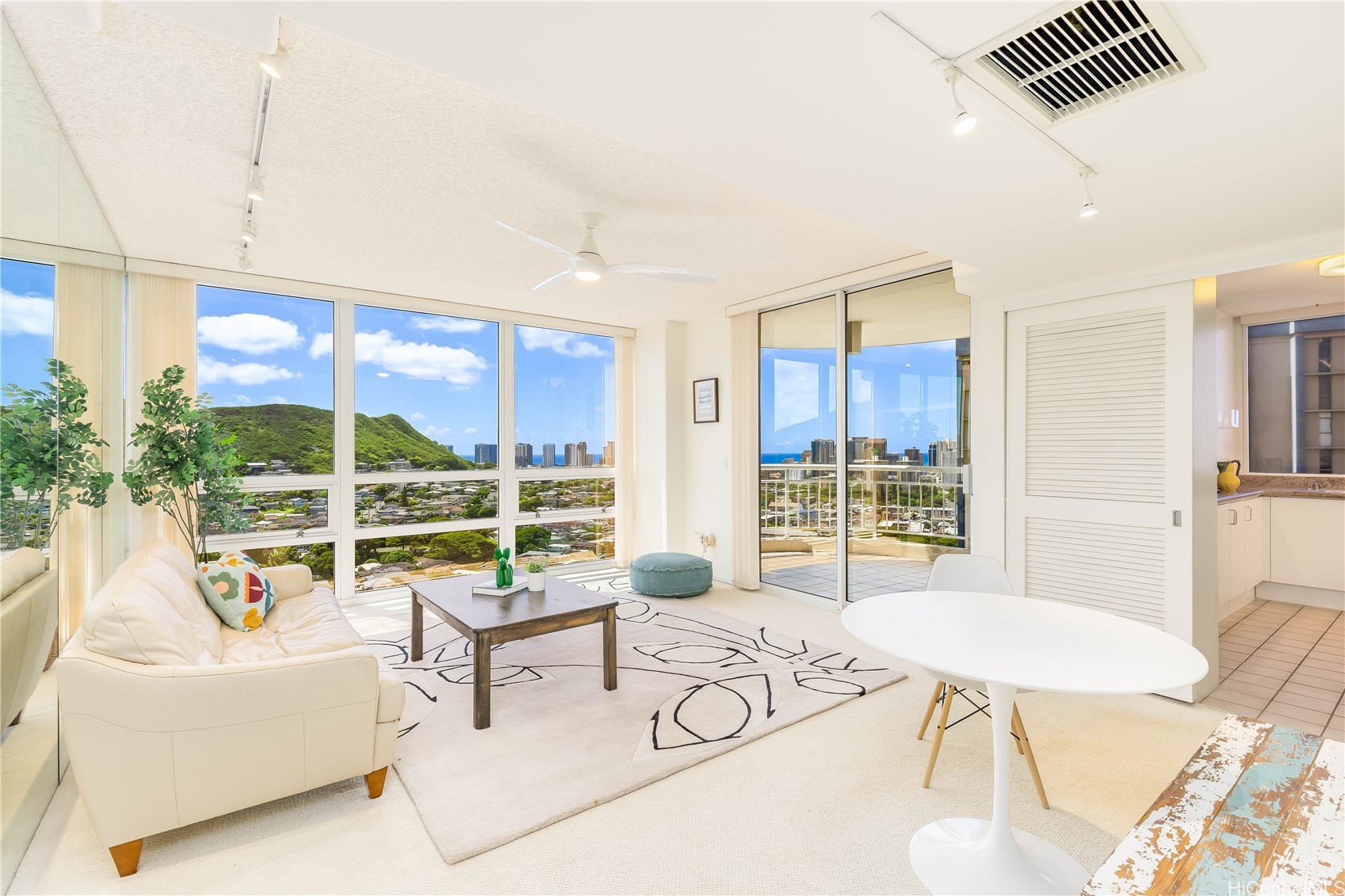2047 Nuuanu Avenue 2202
