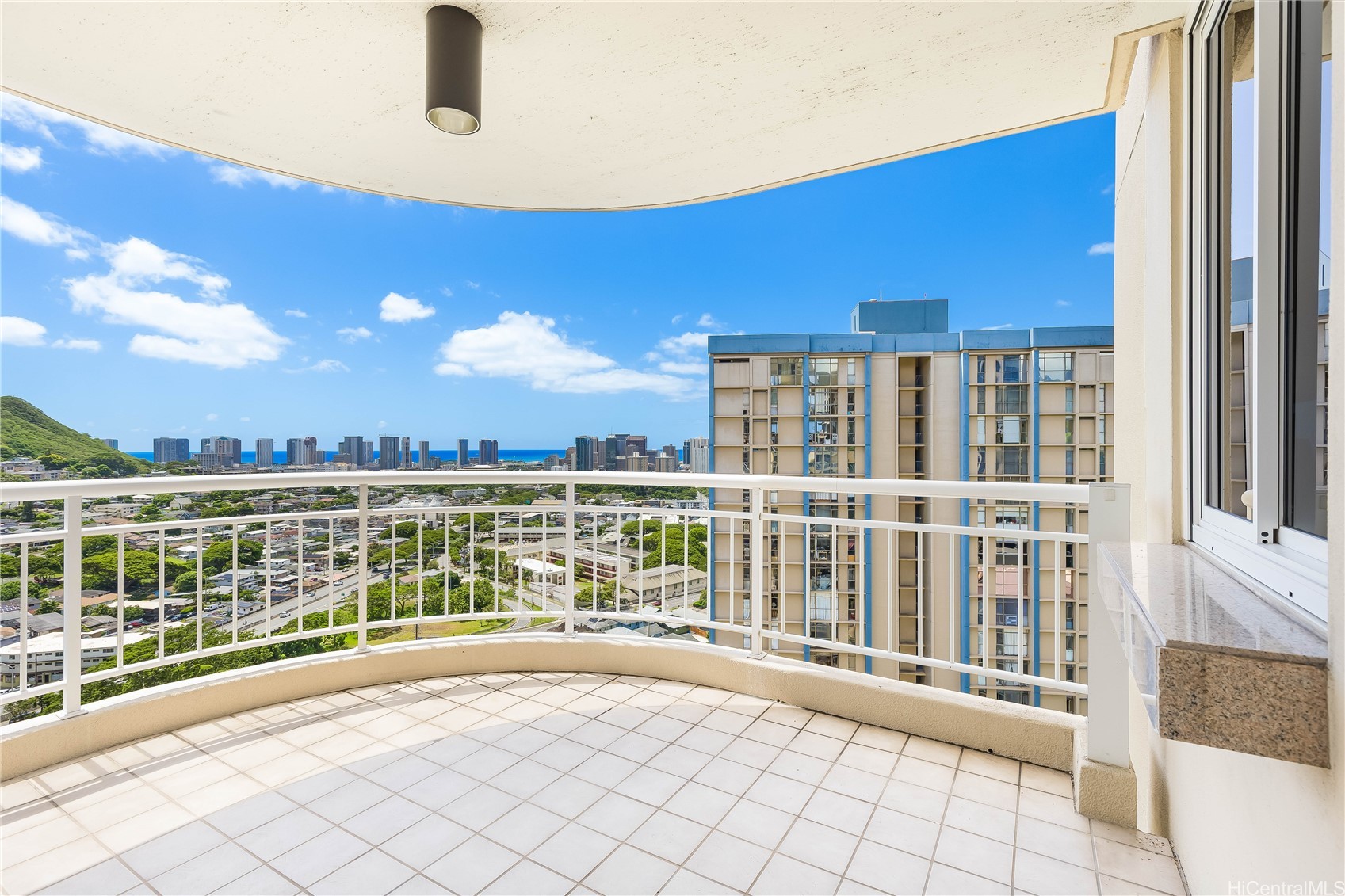2047 Nuuanu Avenue 2202