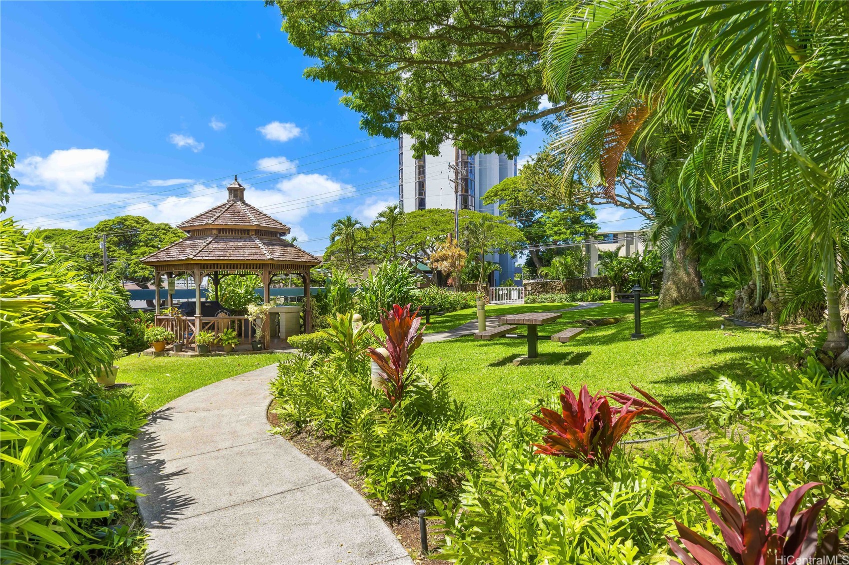 2047 Nuuanu Avenue 2202