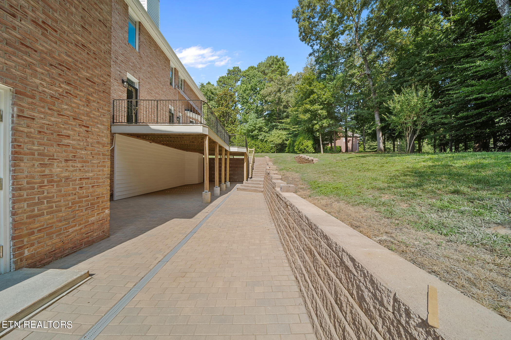 5305 Rio Vista Lane