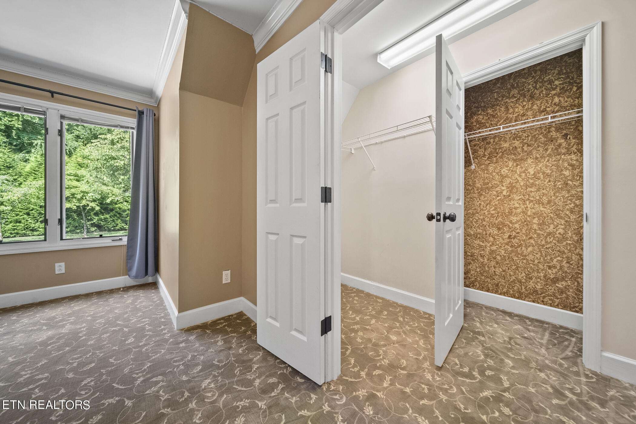 5305 Rio Vista Lane