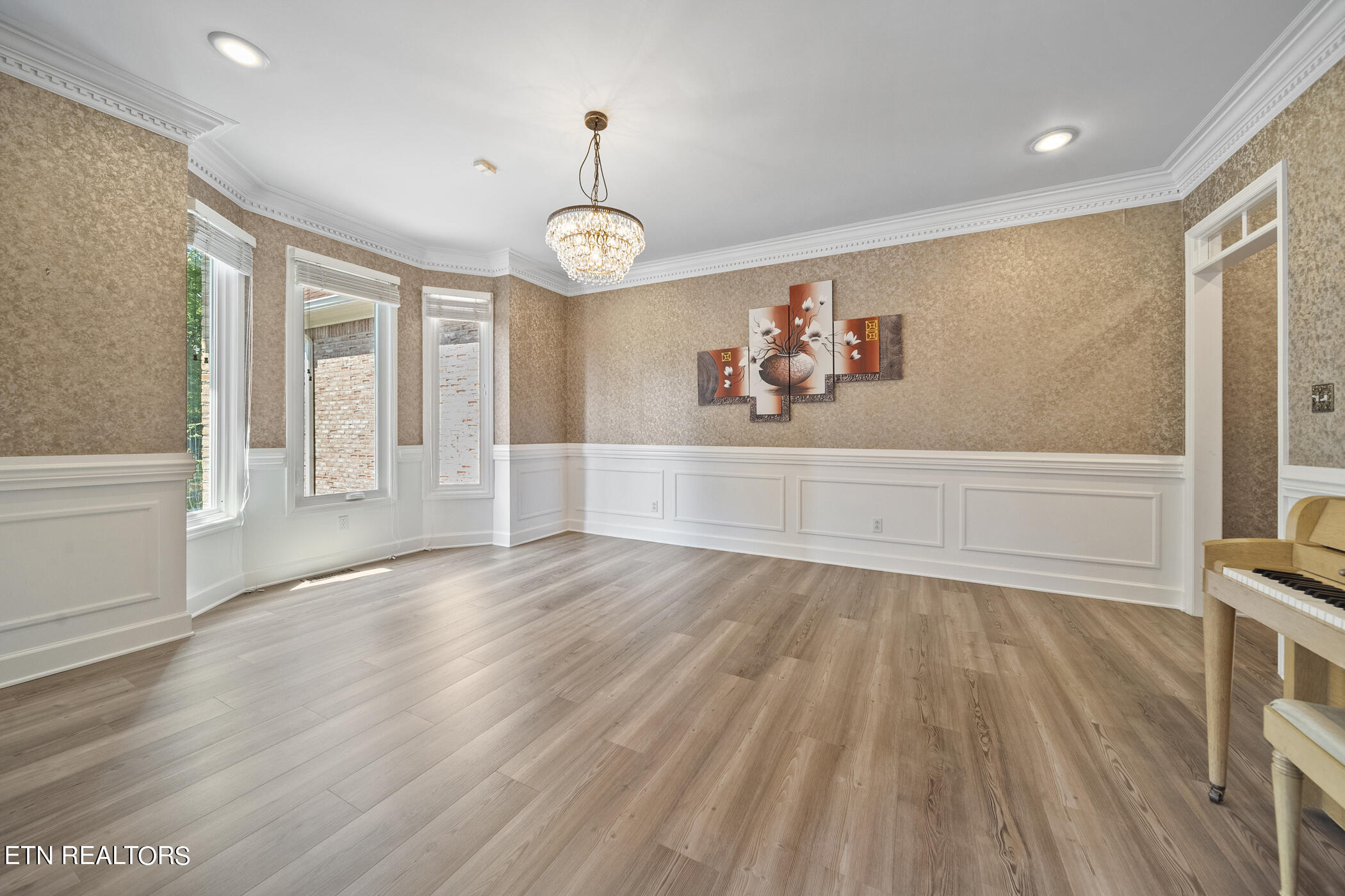 5305 Rio Vista Lane