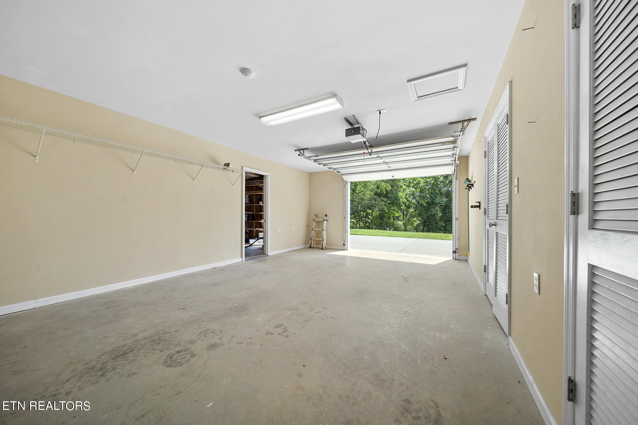 5305 Rio Vista Lane