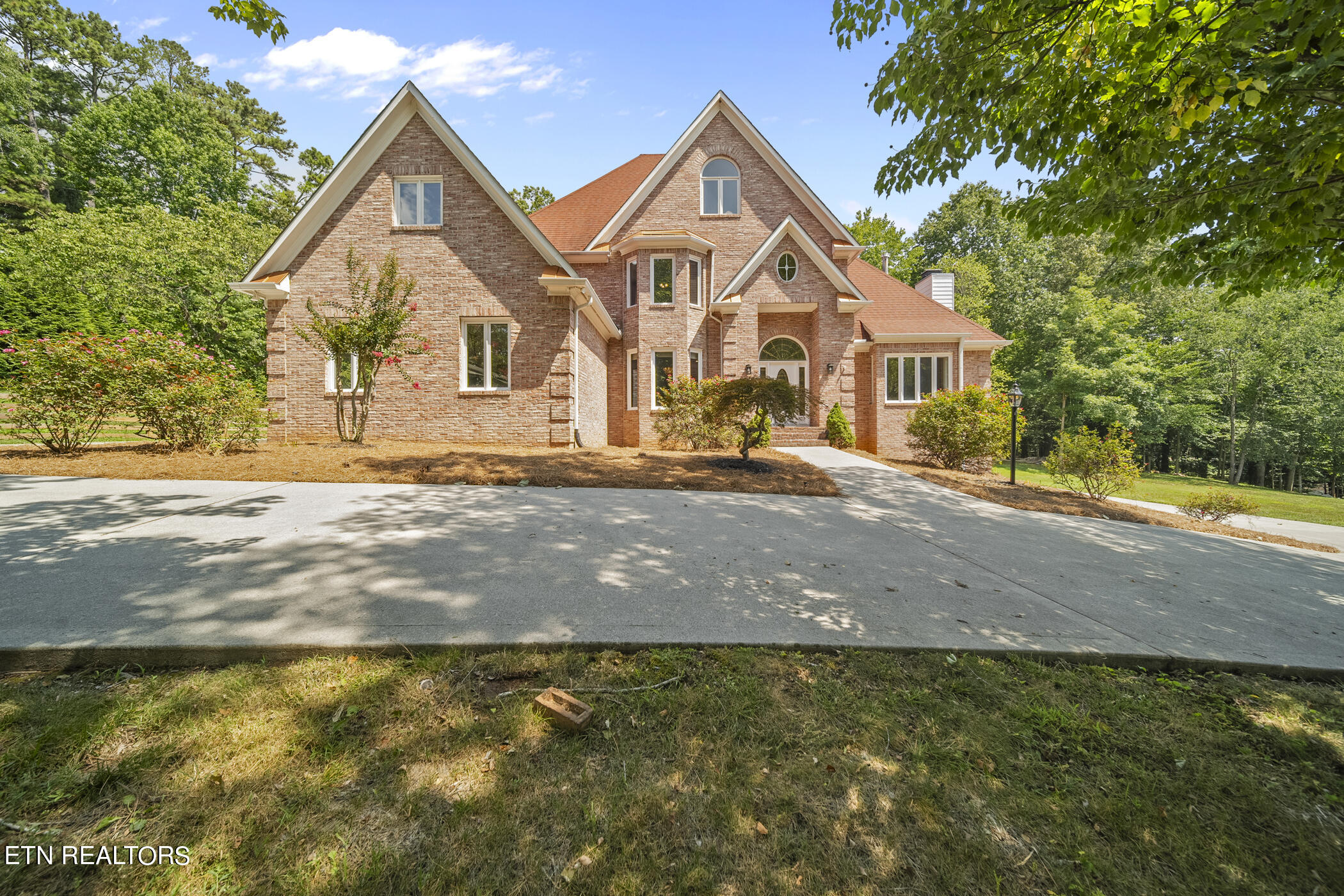 5305 Rio Vista Lane