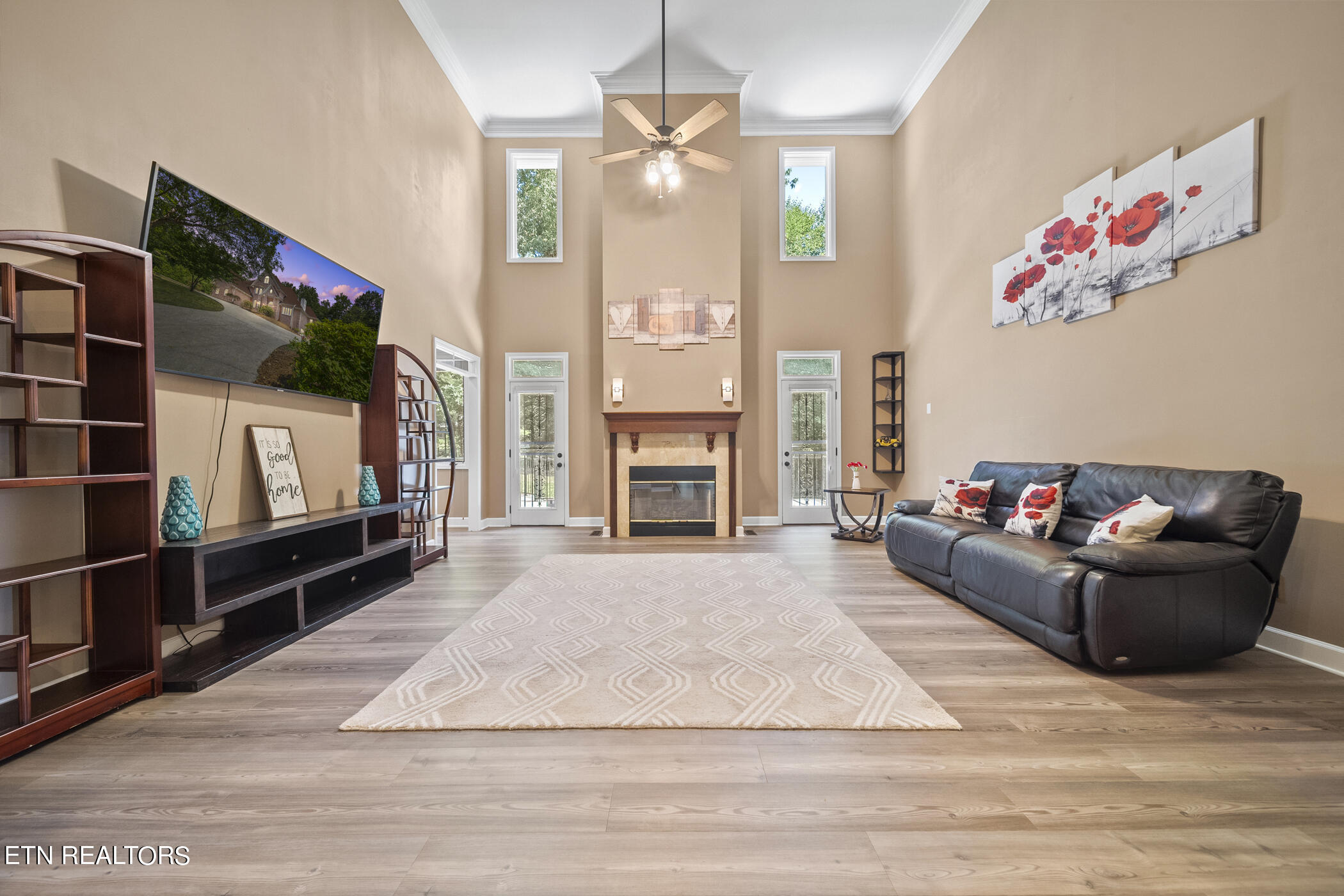 5305 Rio Vista Lane