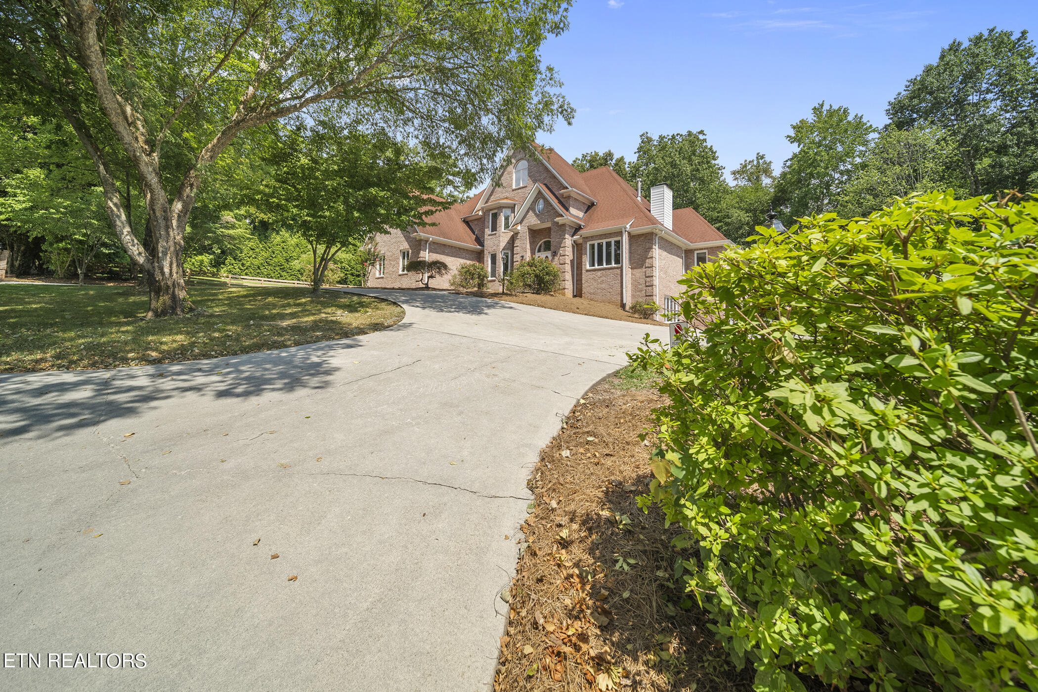 5305 Rio Vista Lane