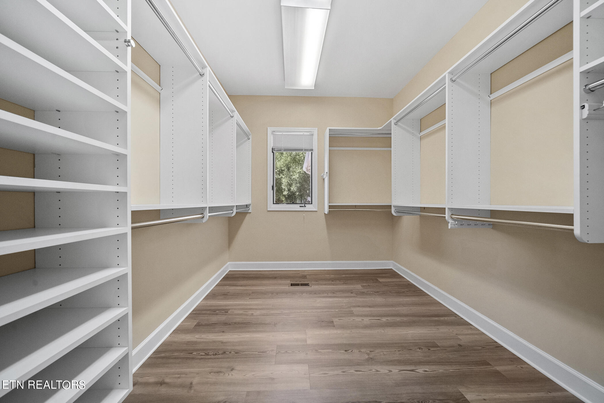 5305 Rio Vista Lane