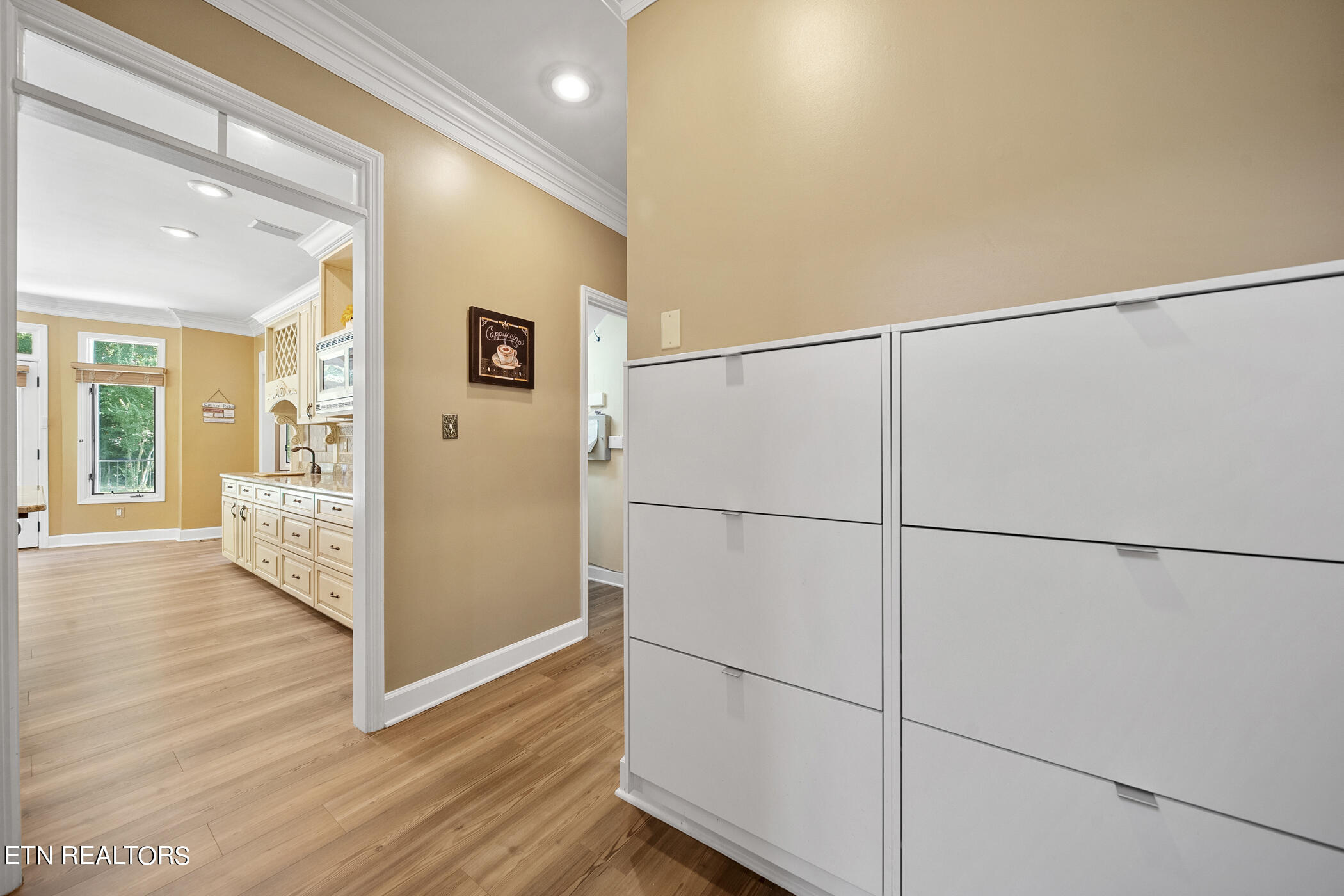 5305 Rio Vista Lane