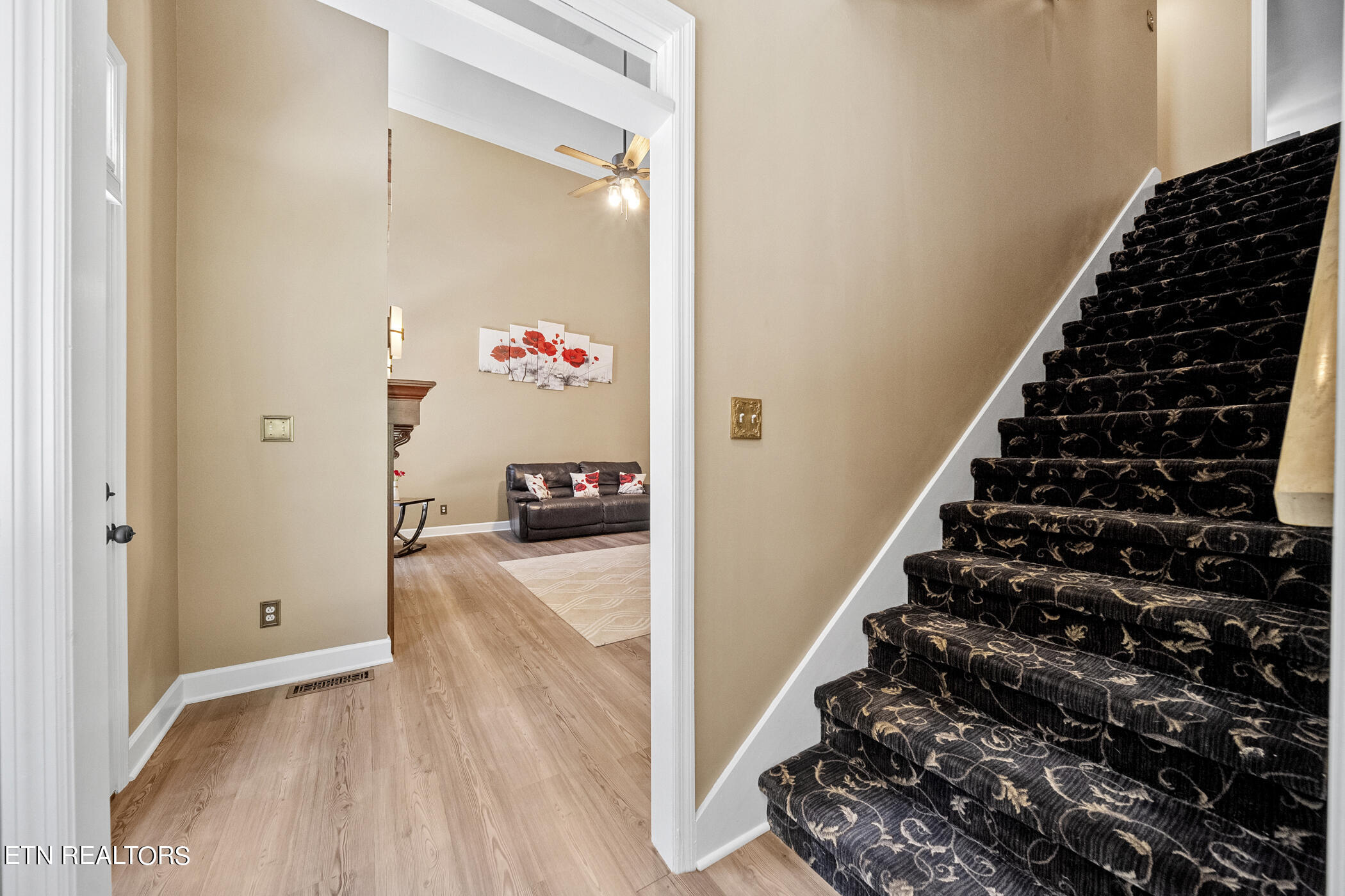 5305 Rio Vista Lane