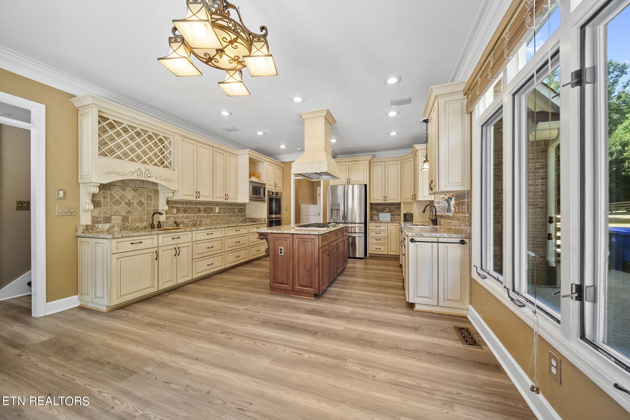 5305 Rio Vista Lane