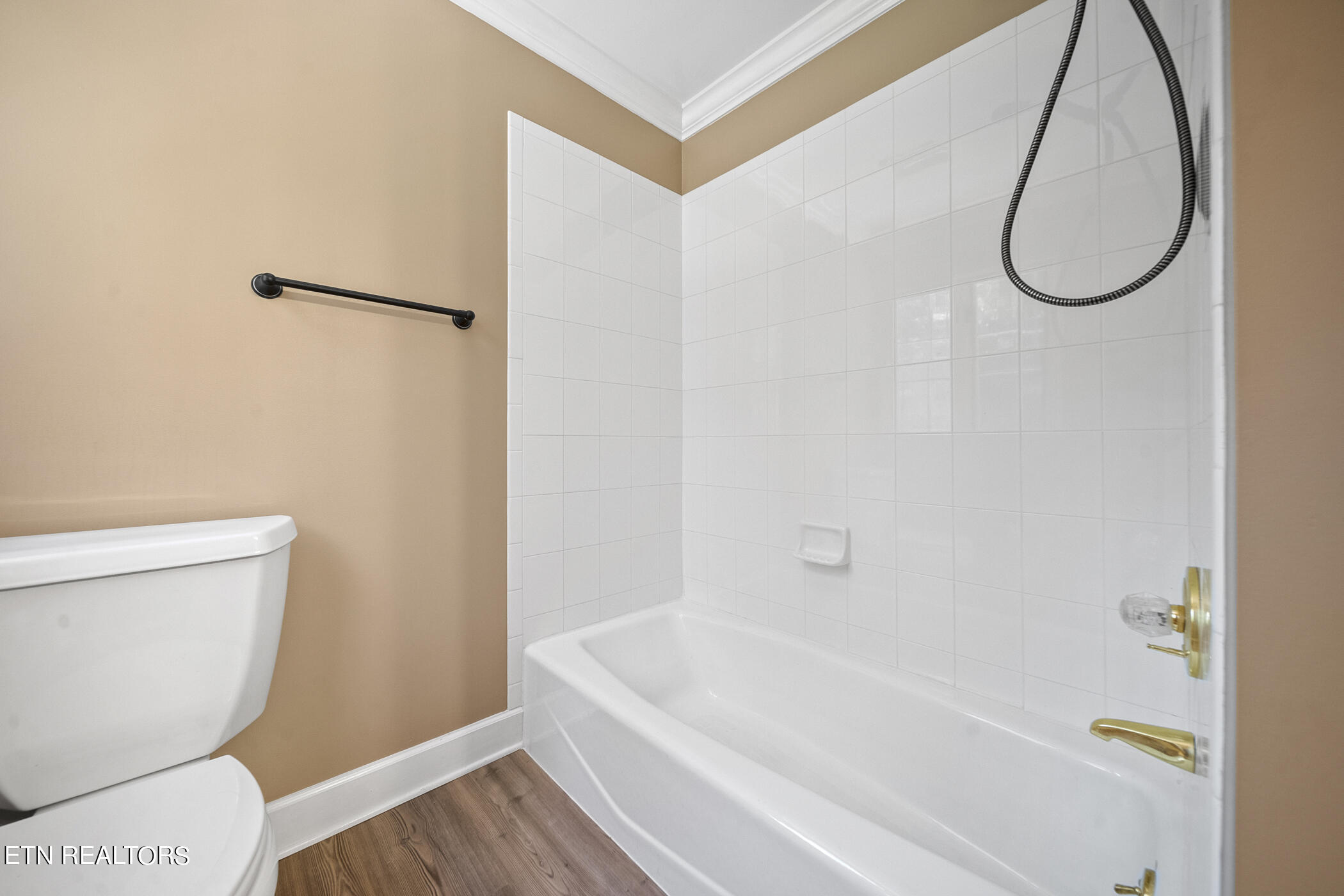 5305 Rio Vista Lane