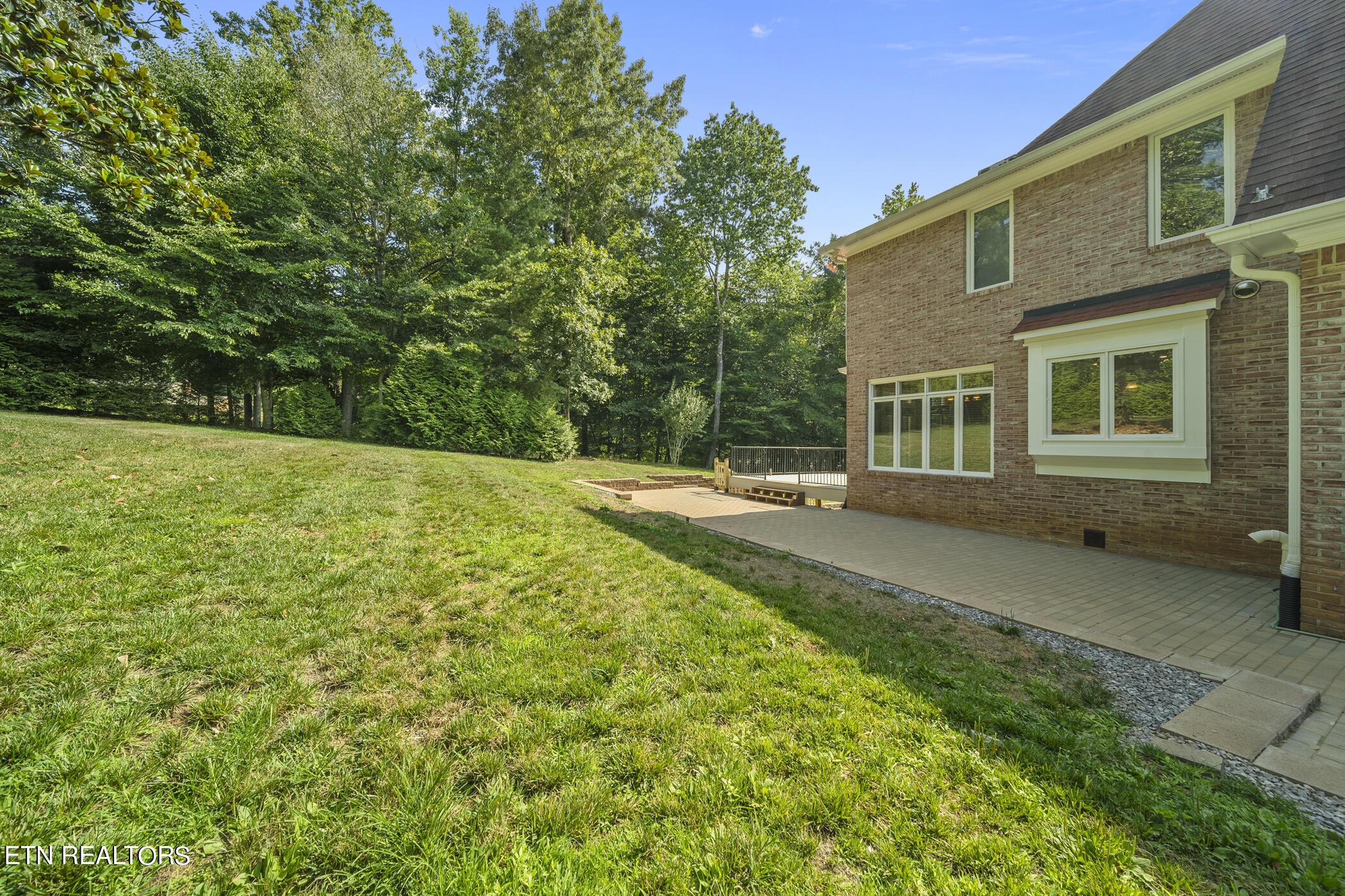 5305 Rio Vista Lane