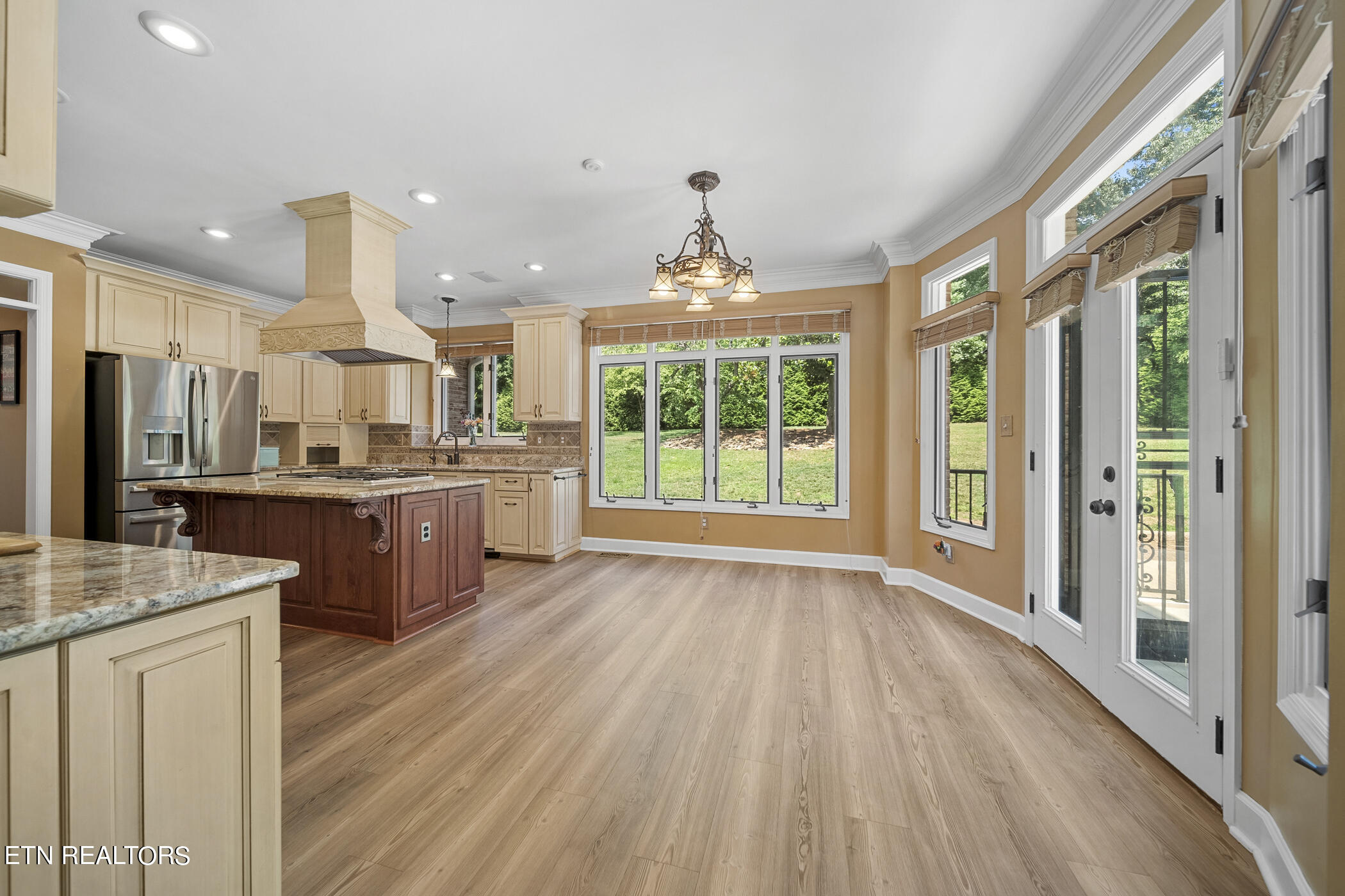 5305 Rio Vista Lane