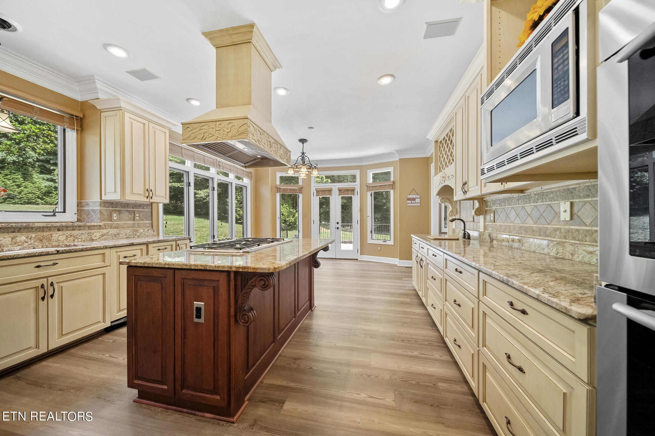 5305 Rio Vista Lane
