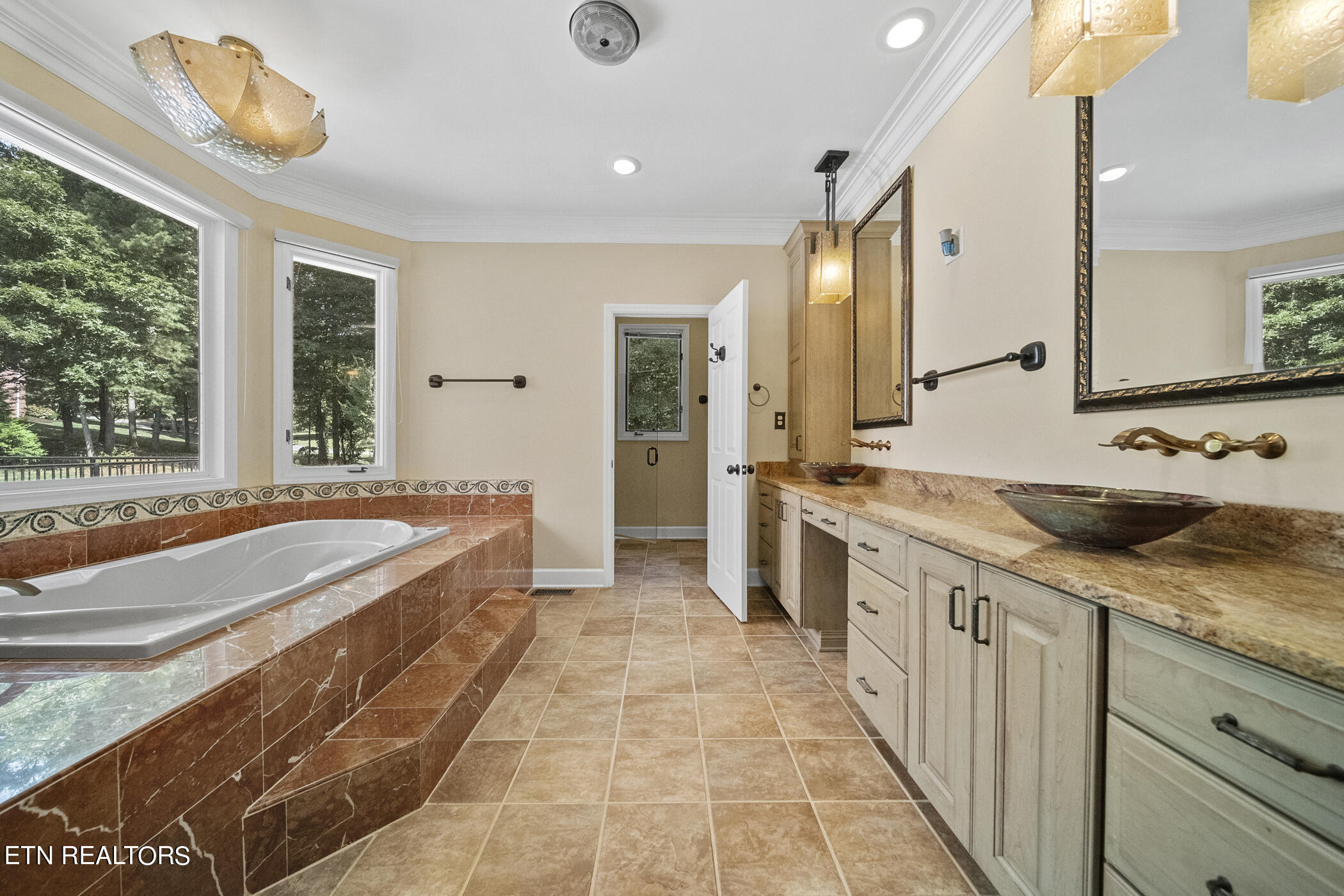 5305 Rio Vista Lane
