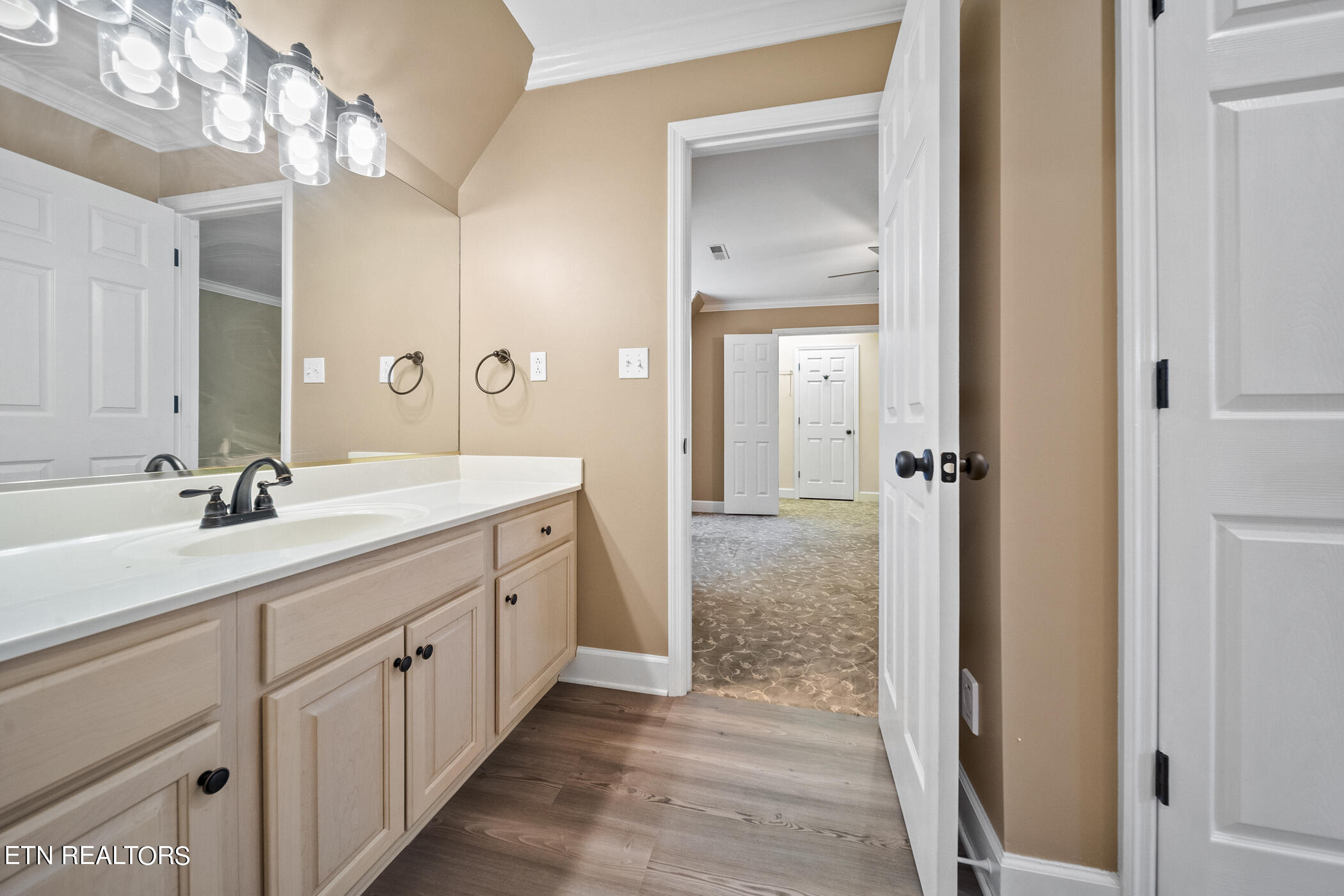 5305 Rio Vista Lane