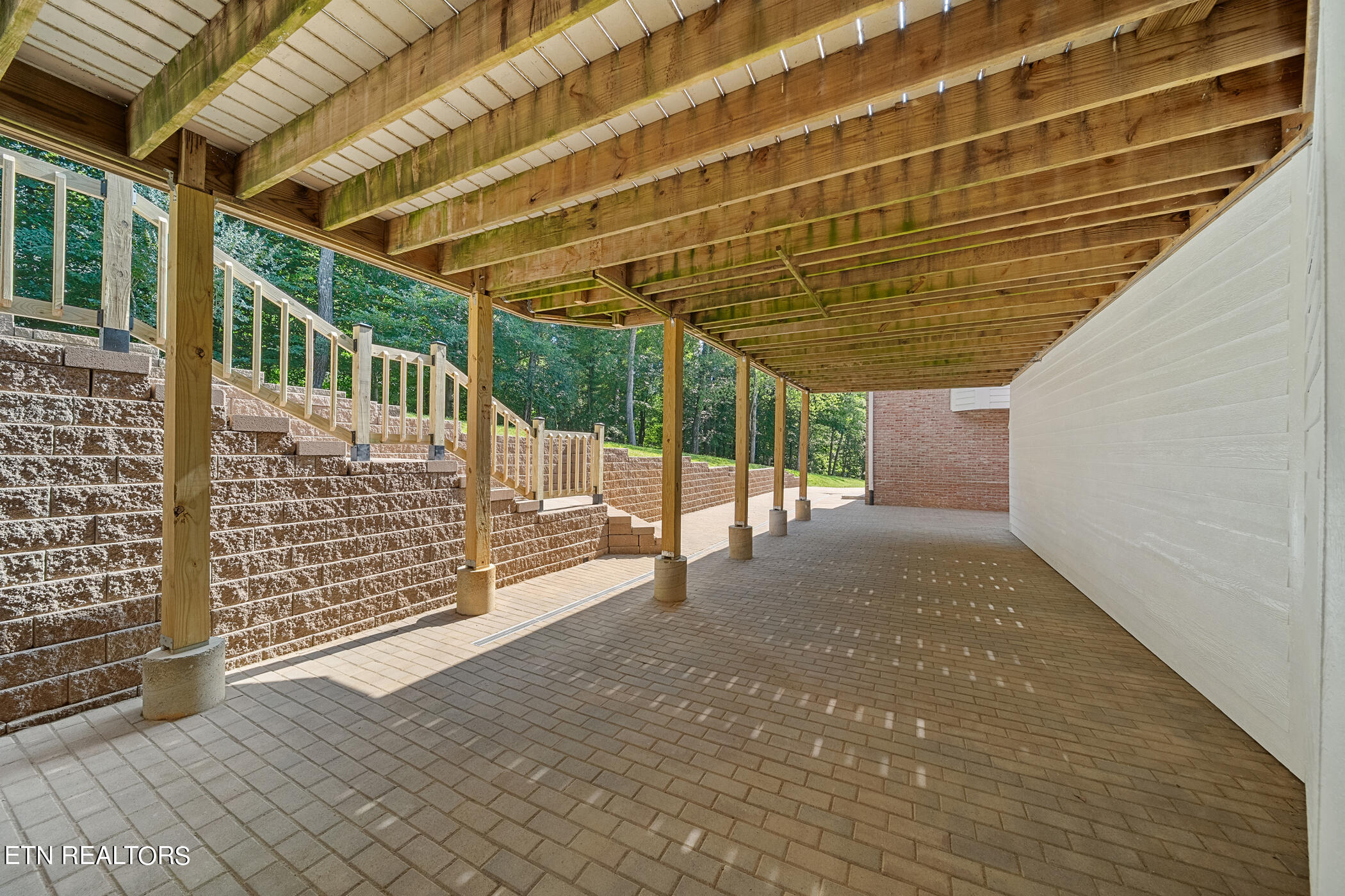 5305 Rio Vista Lane