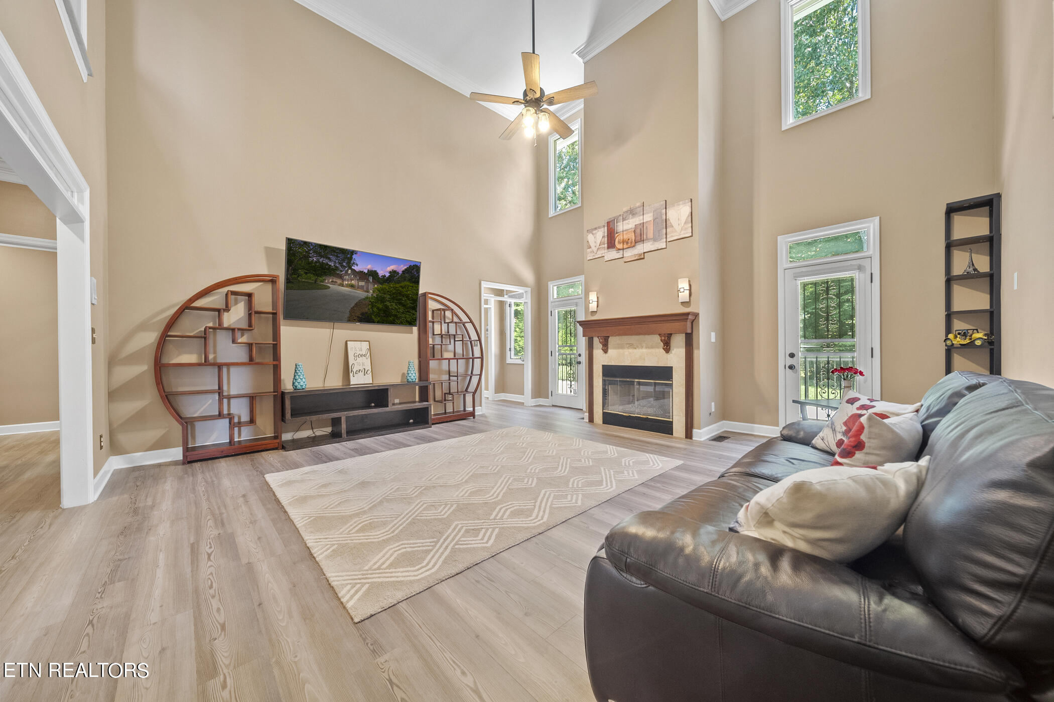 5305 Rio Vista Lane