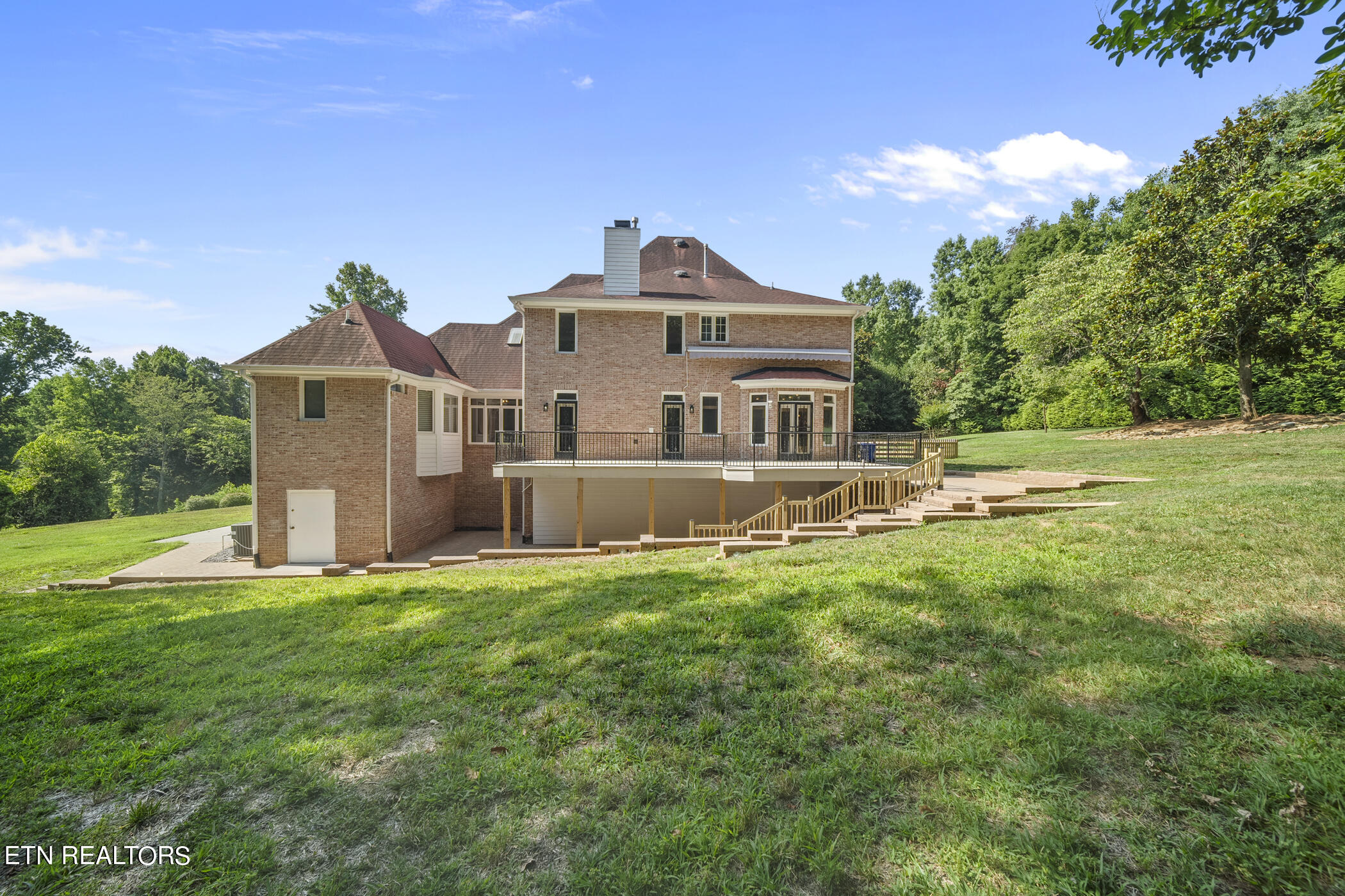 5305 Rio Vista Lane