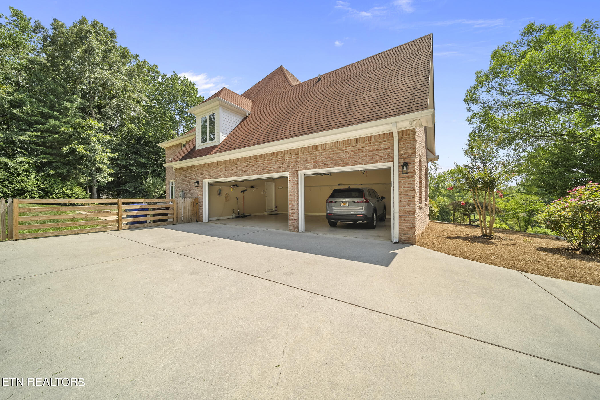 5305 Rio Vista Lane