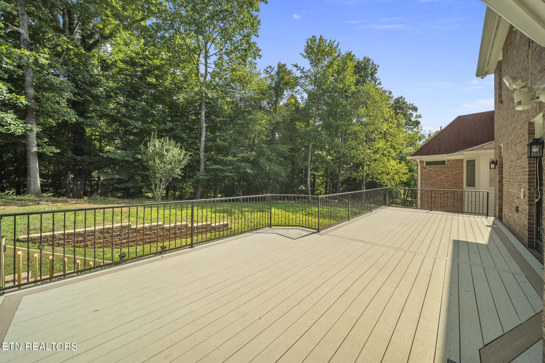 5305 Rio Vista Lane