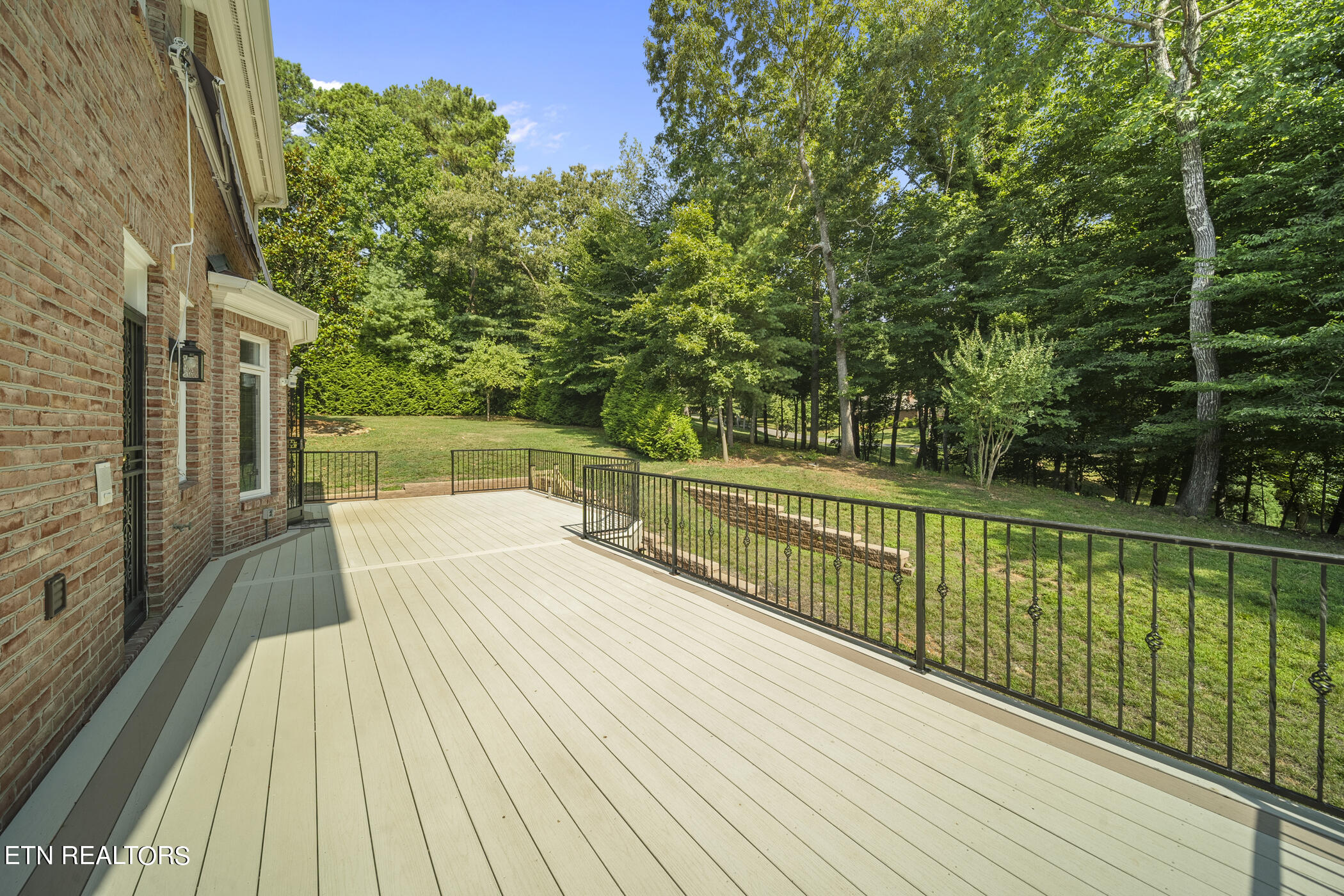 5305 Rio Vista Lane